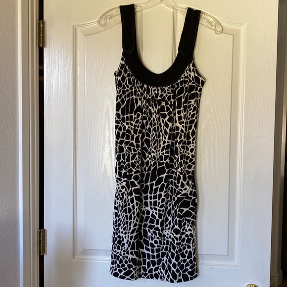 Summer dress - Picture 1 of 4